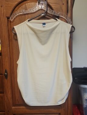 Old Navy Women's Cream Sleeveless Crewneck Tank Top